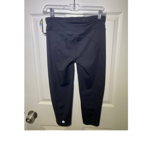 TYR Solid Black Capri leggings size M (8) NWT - Picture 4 of 6